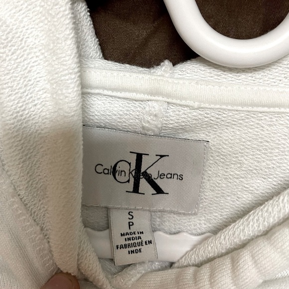 Size Small Women’s US White Calvin Klein Cropped Sweatshirt Hoodie With Logo - Picture 4 of 4